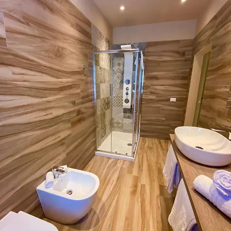 לינה וארוחת בוקר Harmony House Prestige 3*