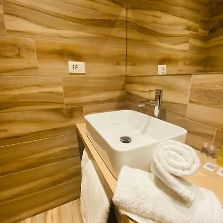 לינה וארוחת בוקר Harmony House Prestige 3*