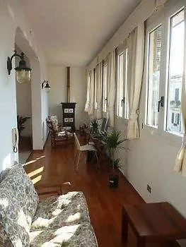 לינה וארוחת בוקר Harmony House Prestige 3*
