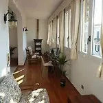 לינה וארוחת בוקר Harmony House Prestige 4*
