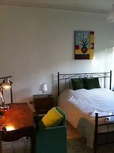 לינה וארוחת בוקר Harmony House Prestige 4*